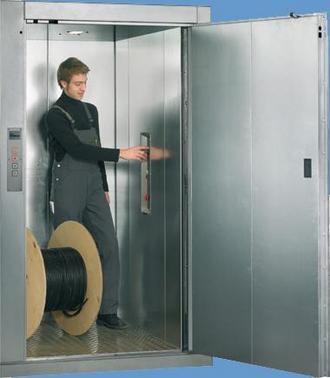 Goods lifts with attendant - Capacity 500 - 2000 kg