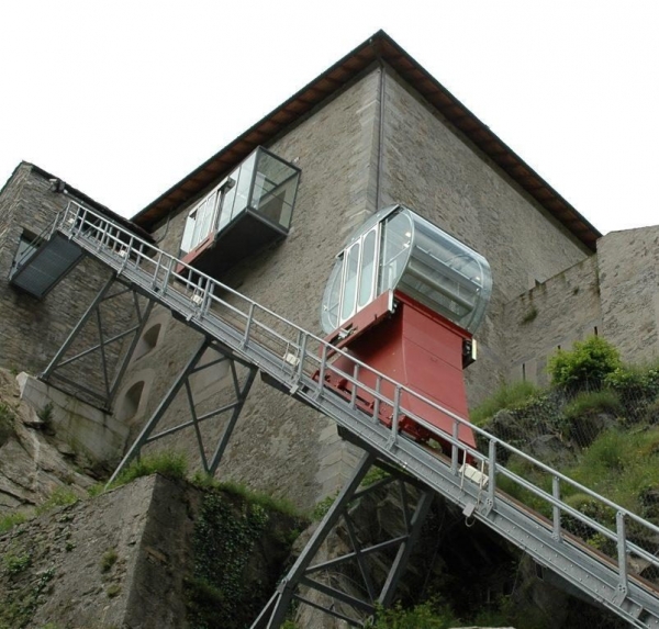 Maspero Inclined lift up to 3,000 kg capacity and 3 m/s speed