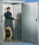 Goods lifts with attendant - Capacity 500 - 2000 kg