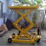 Manual Lift Table with Wheels